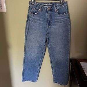 Women’s Universal Thread High Rise Straight Leg Jeans. Medium Wash. Size 6/28.